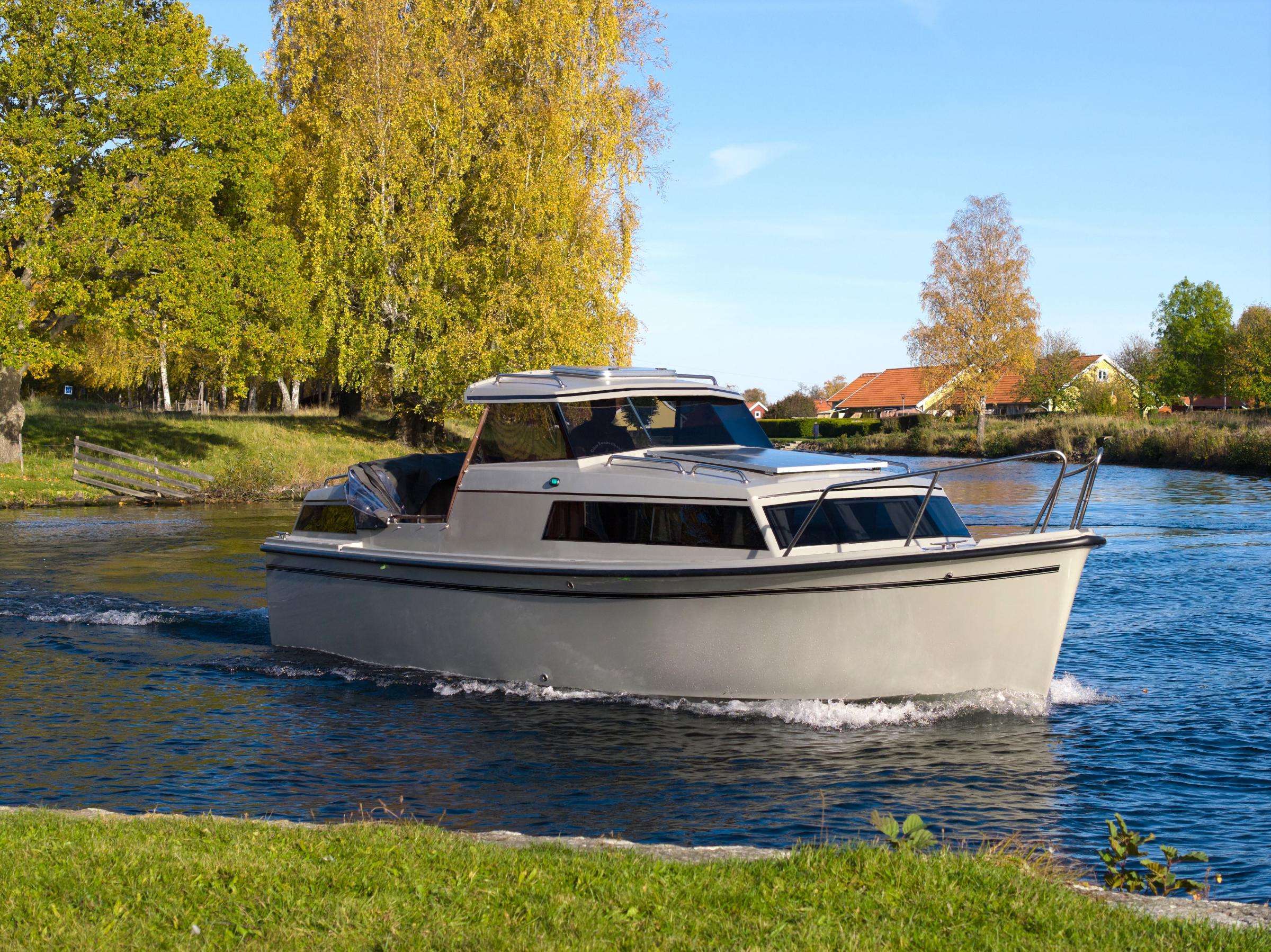 Safir Electric 26 Safir Electric 26 på Göta kanal